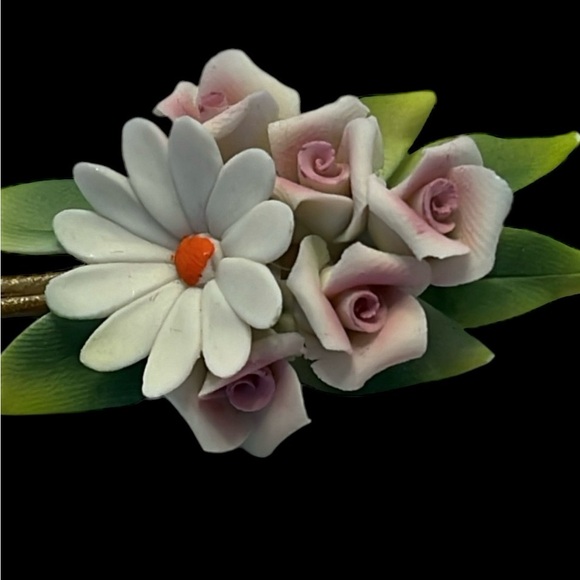 Vintage Delicate Porcelain Floral Brooch - Picture 2 of 4